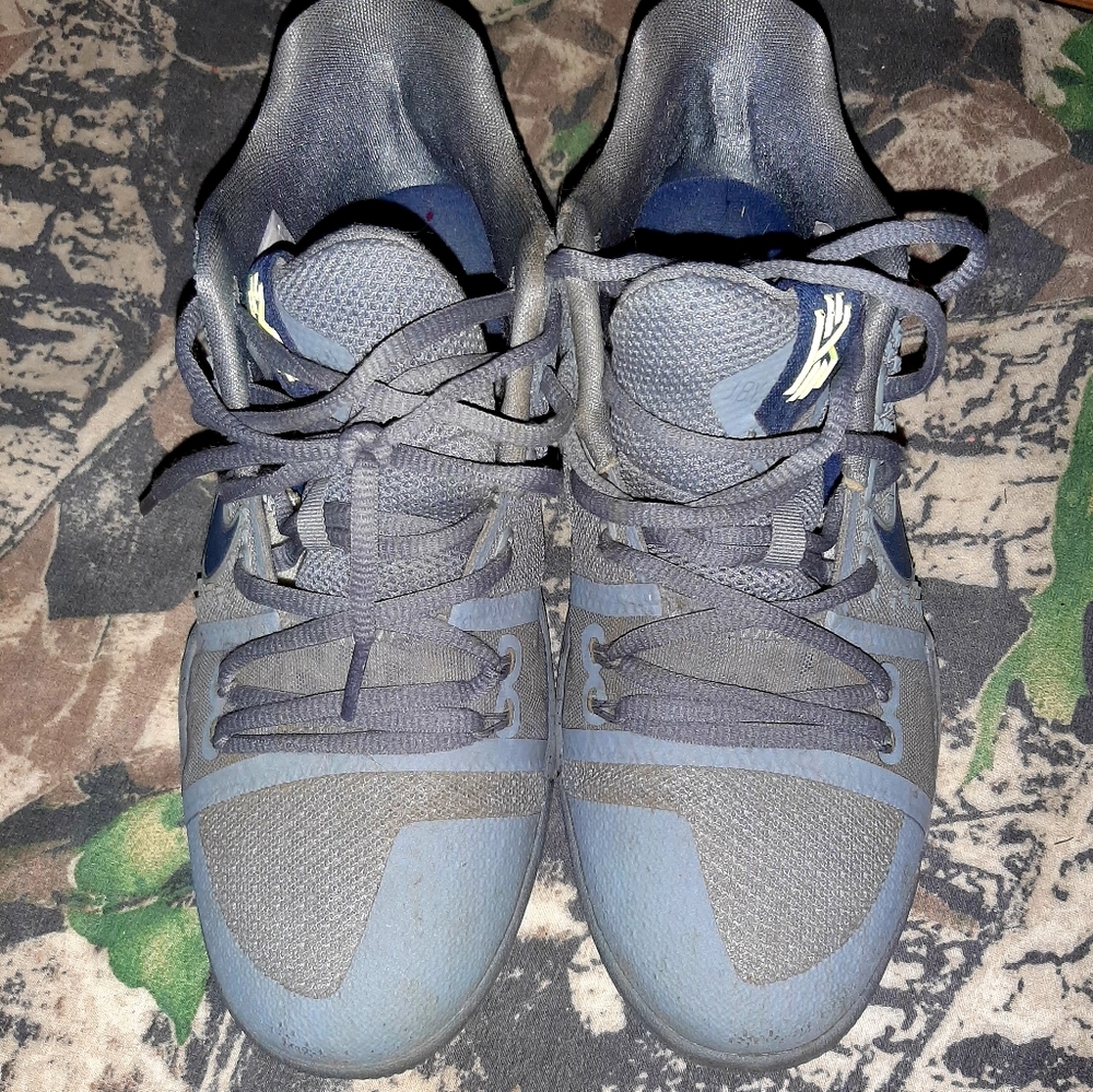 Kyrie basketball shoes